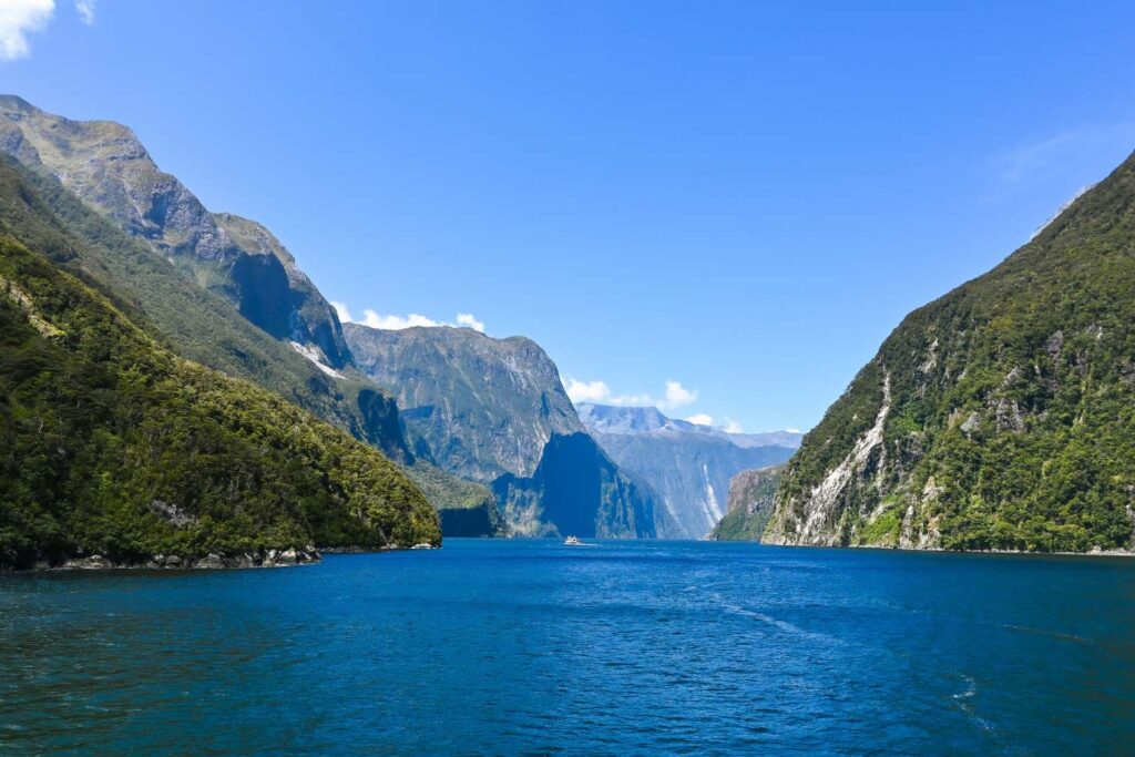 Milford Sound nel Parco Nazionale Fiordland Nuova Zeldanda- Viaggo sostenibile in nuova zelanda