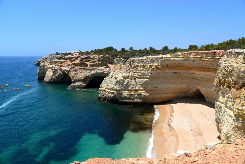 Spiaggia di Algarve, Portogallo- Viaggio sostenibile in Portogallo