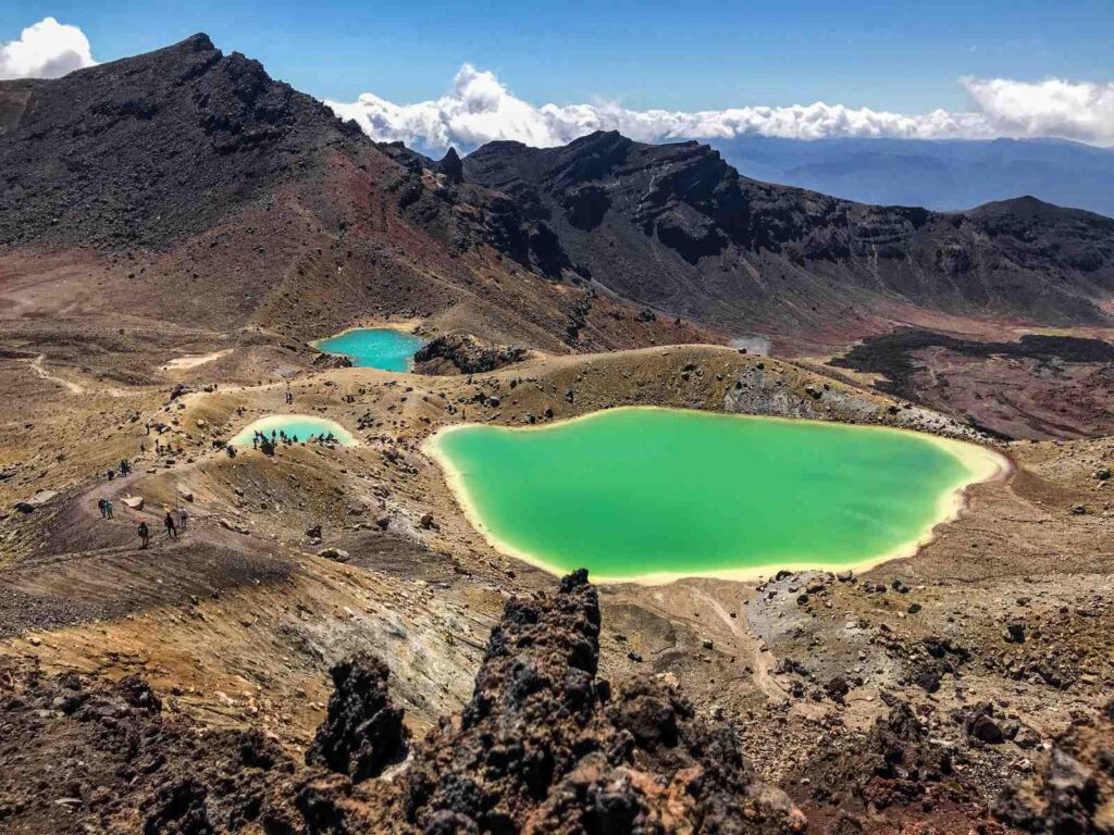 Parco nazionale con laghi vulcanici e paesaggio montano- Viaggio sostenibile in Nuova Zelanda