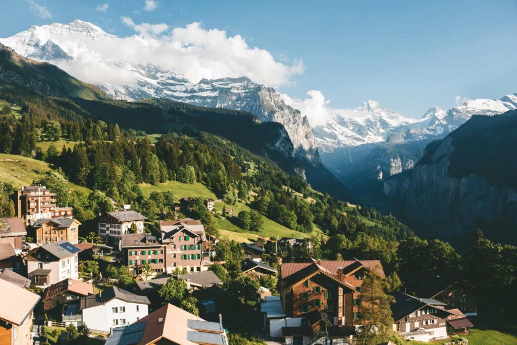 Paese di Wengen tra il Lauterbunnen e le Alpi Bernesi- Viaggio sostenibile in Svizzera.